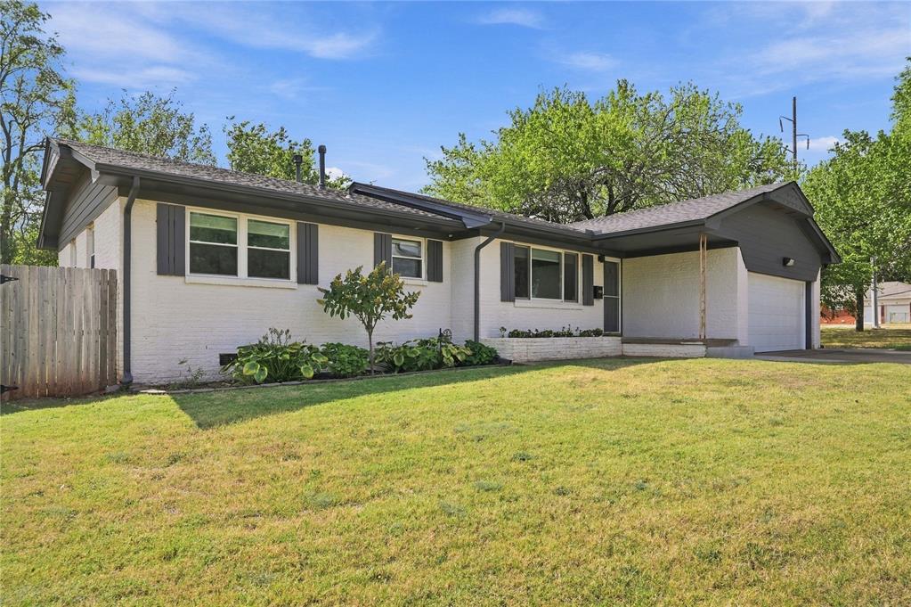 2000 S Boulevard Property Photo 3