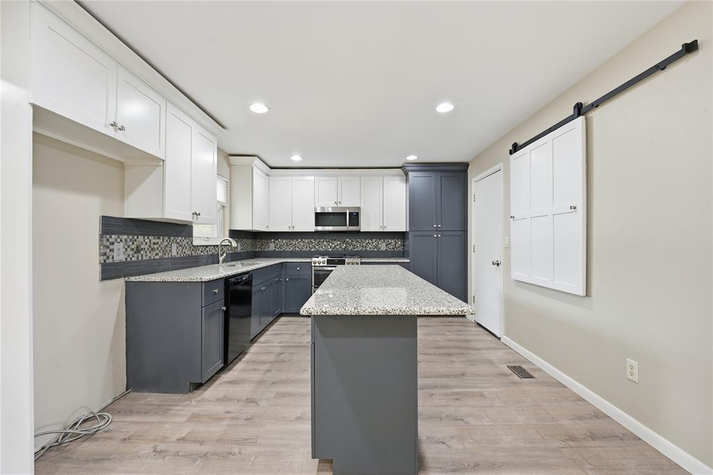 2000 S Boulevard Property Photo 8