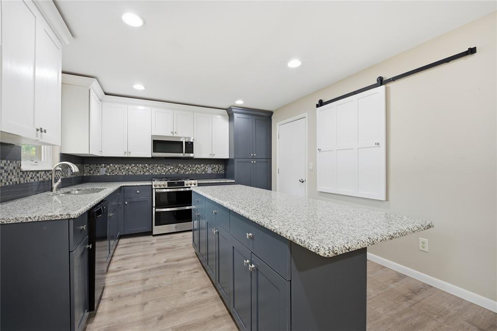 2000 S Boulevard Property Photo 15