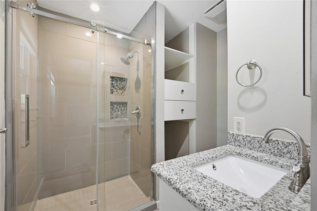 2000 S Boulevard Property Photo 22