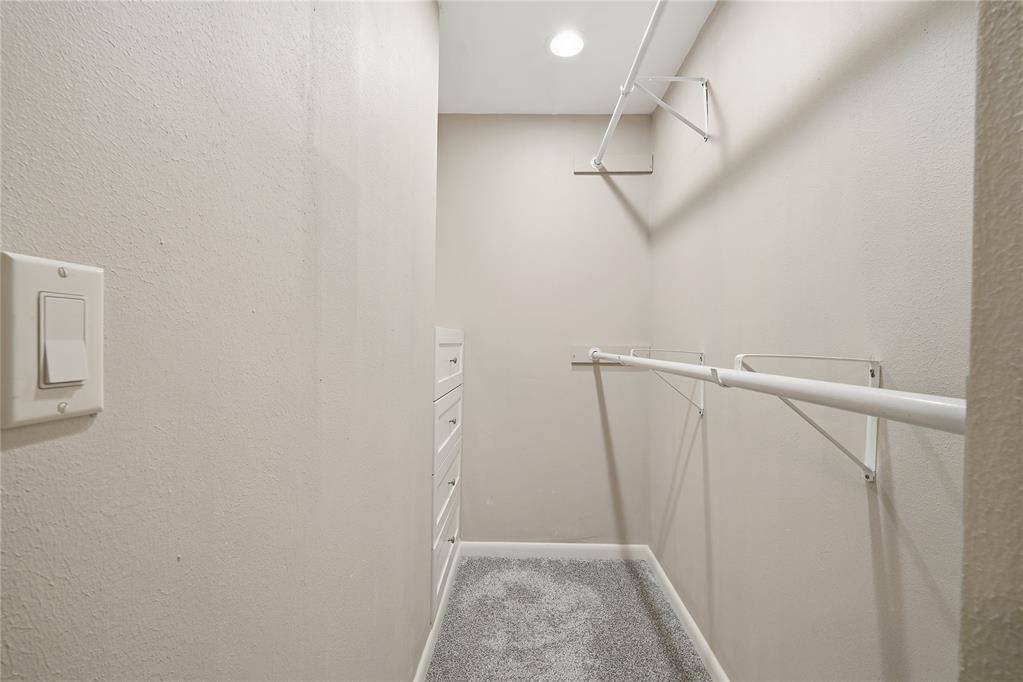 2000 S Boulevard Property Photo 27