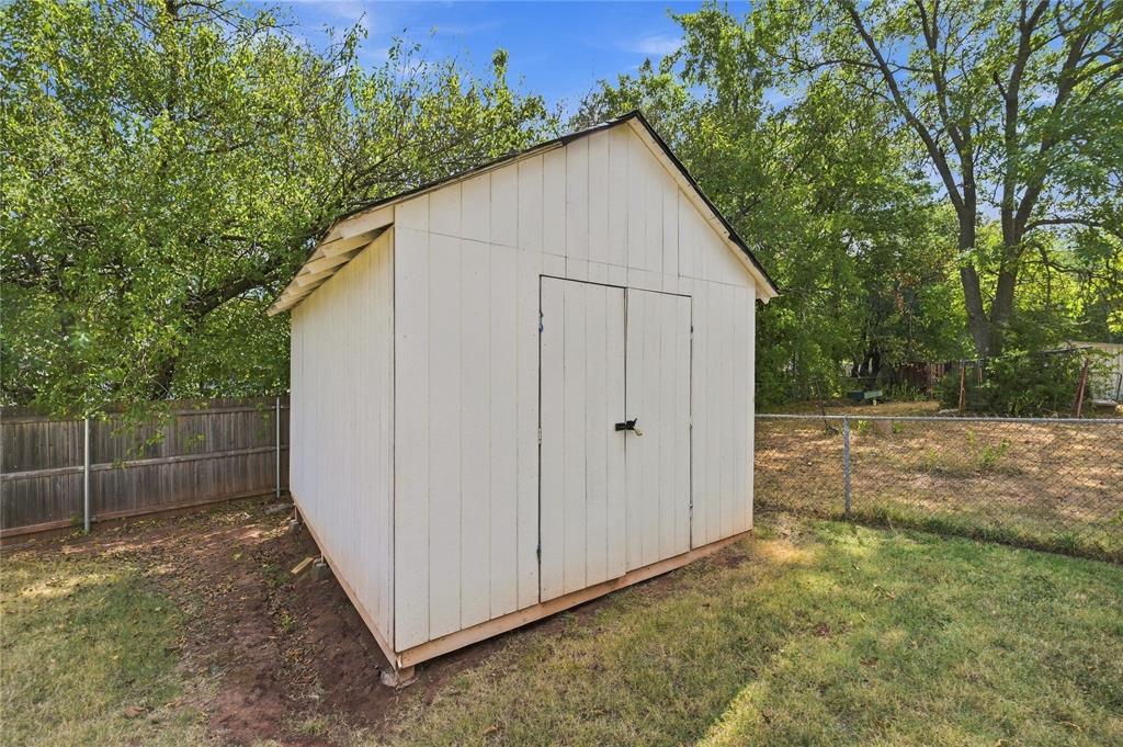 2000 S Boulevard Property Photo 37