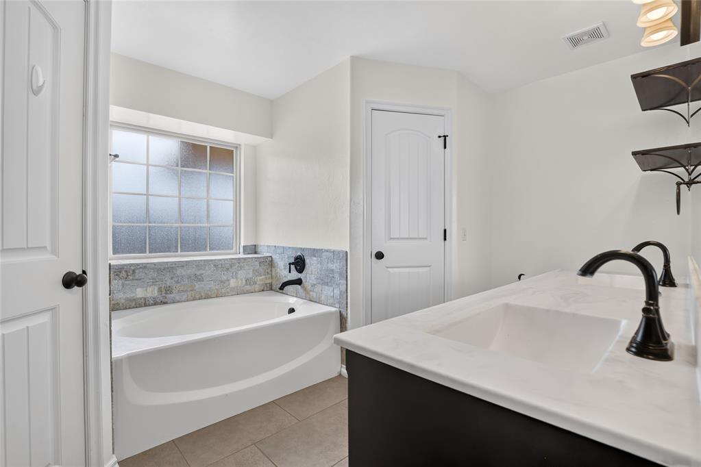 6516 Nw 158th Street Property Photo 18
