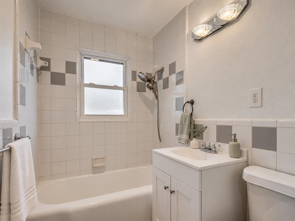 2336 Westlawn Place Property Photo 17