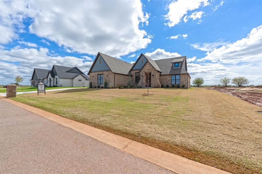19481 Cashion Lakes Drive Property Photo 2