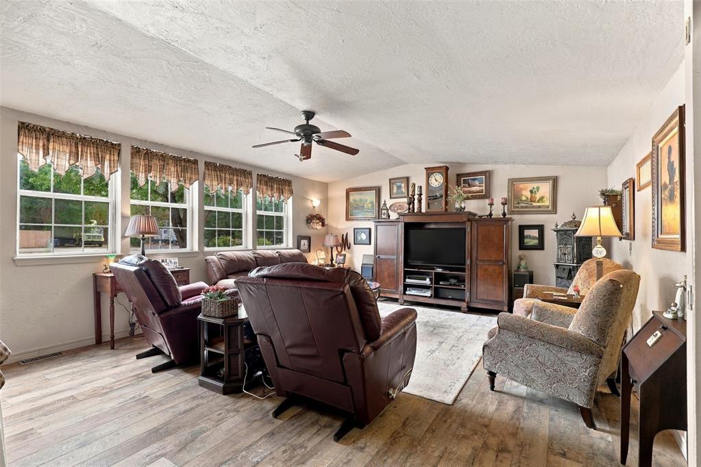 22632 James Avenue Property Photo 9