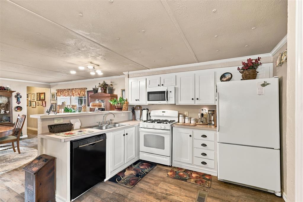 22632 James Avenue Property Photo 14