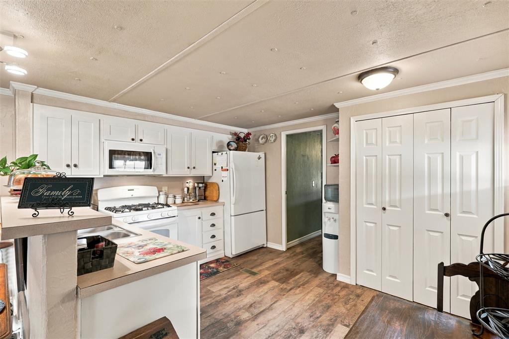 22632 James Avenue Property Photo 16