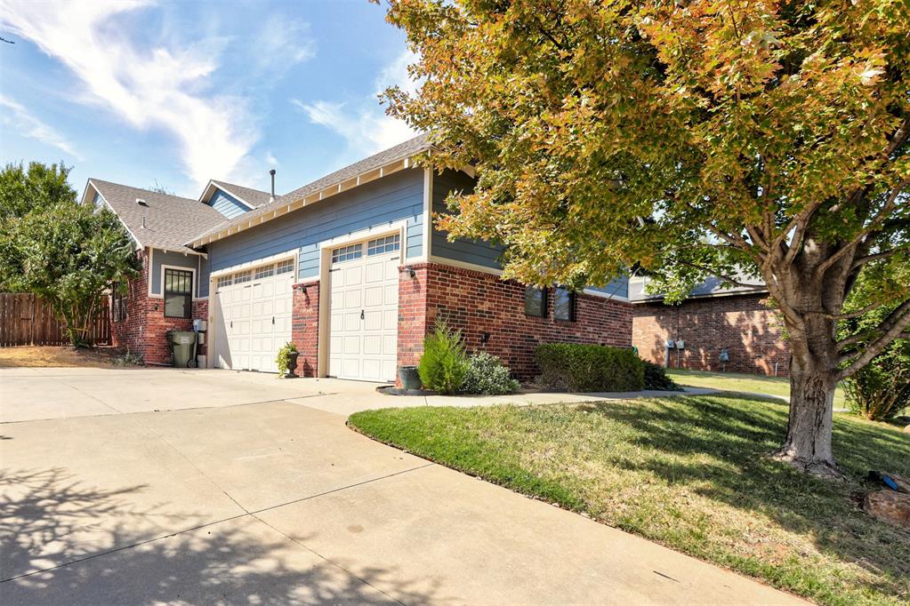 717 Falling Sky Drive Property Photo 3