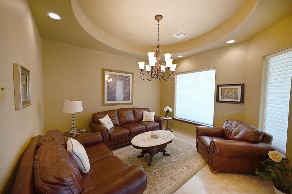 6015 N Chateau Court Property Photo 5