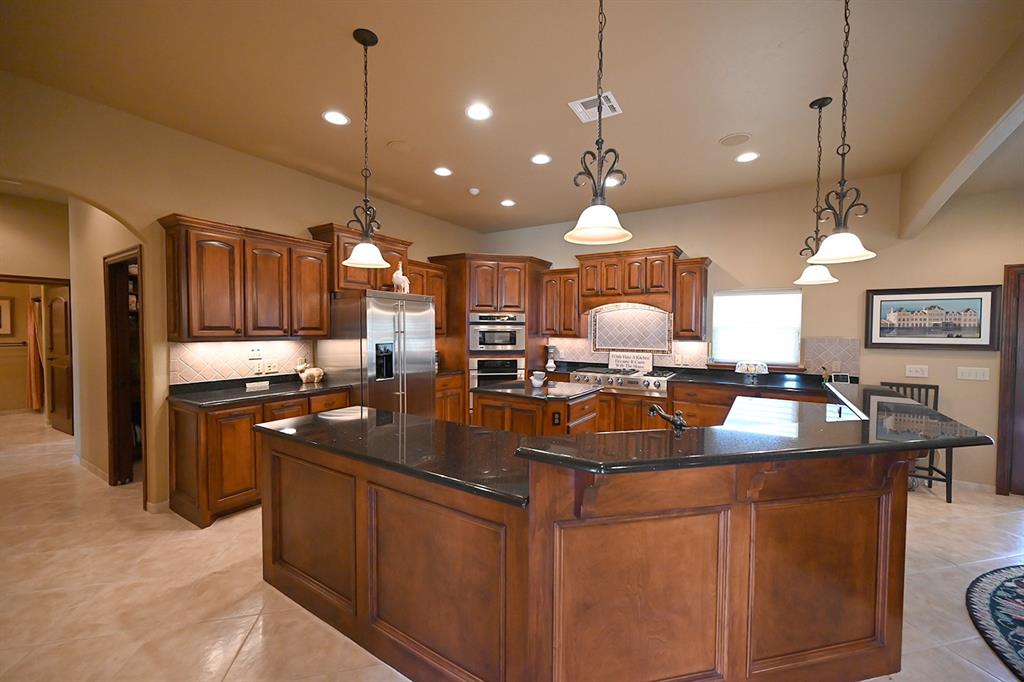6015 N Chateau Court Property Photo 8