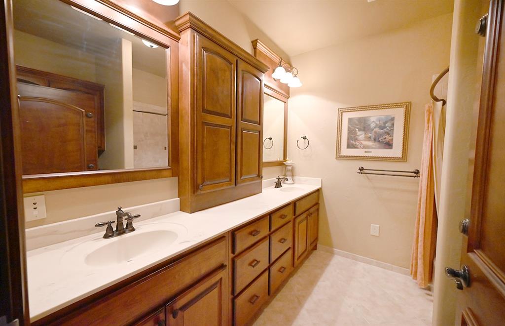 6015 N Chateau Court Property Photo 28