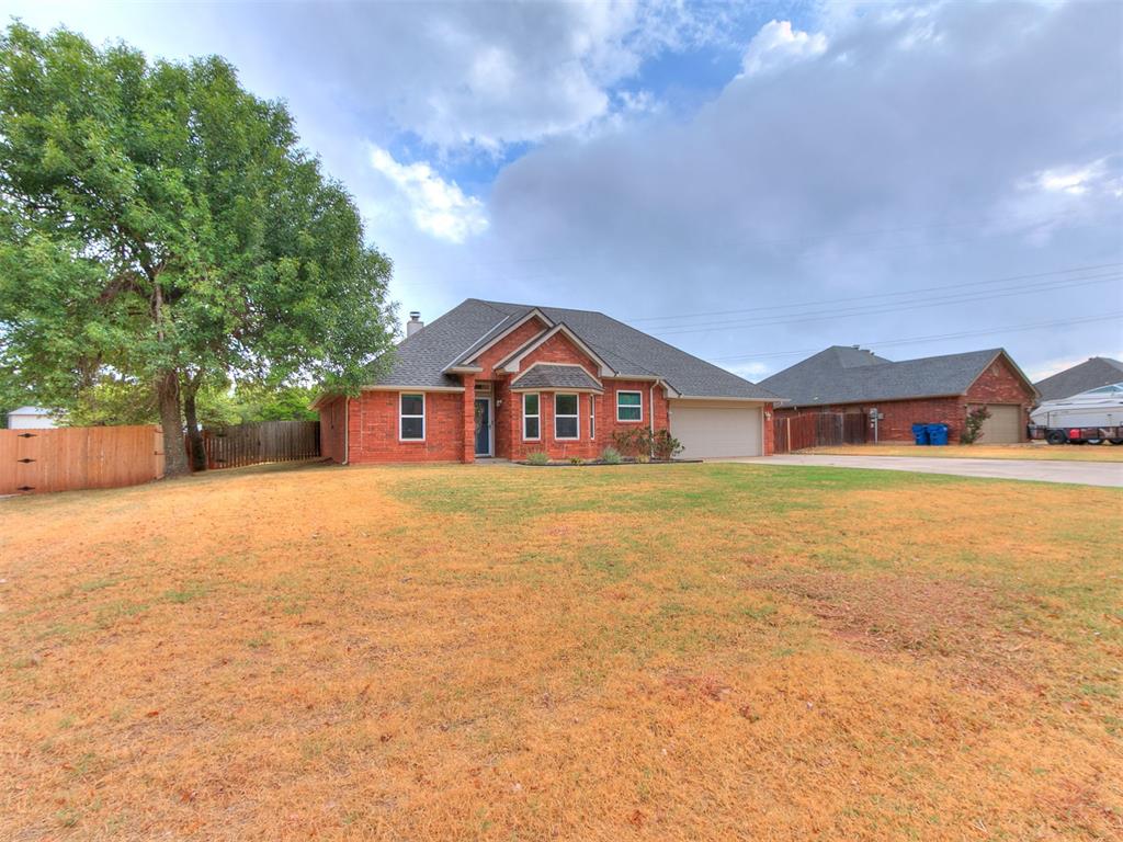 1533 E Persimmon Lane Property Photo 3