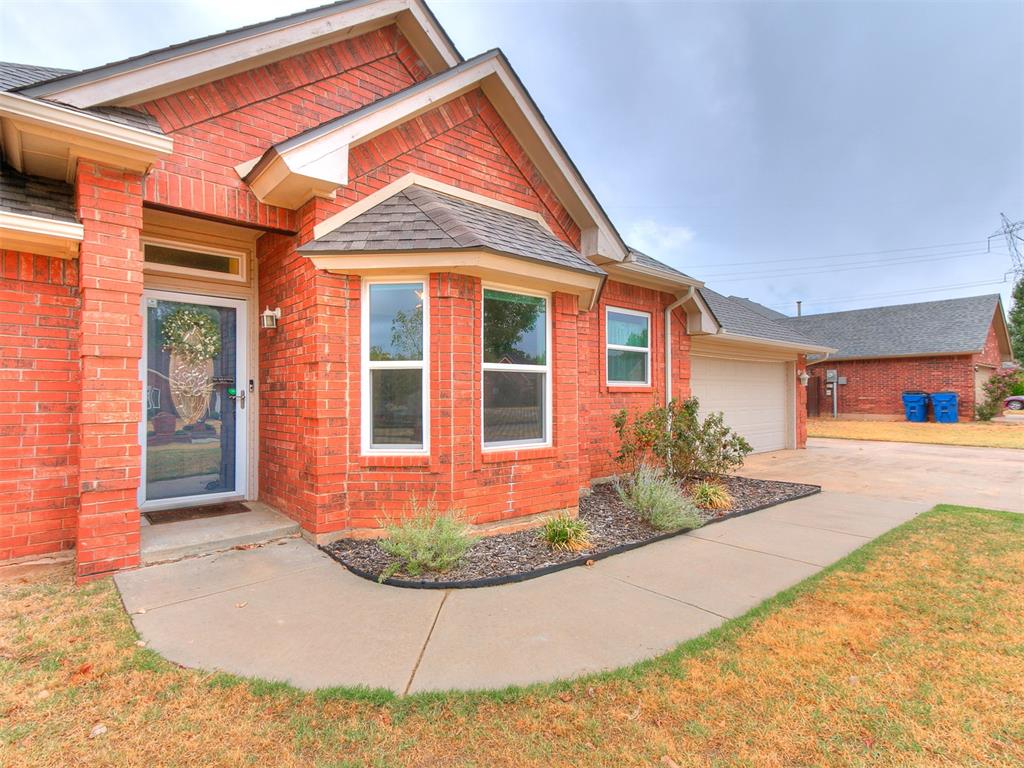 1533 E Persimmon Lane Property Photo 4