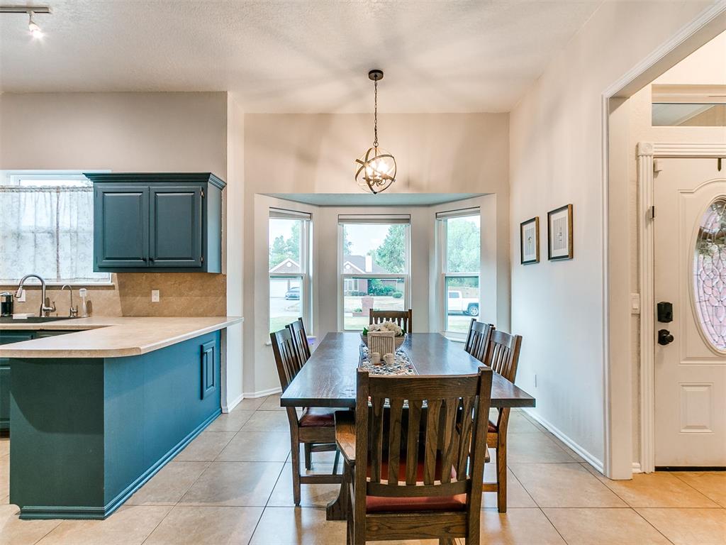 1533 E Persimmon Lane Property Photo 9