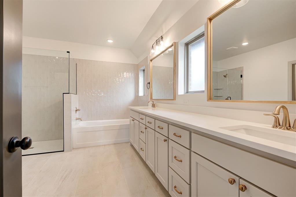 7916 Amber Ridge Drive Property Photo 26