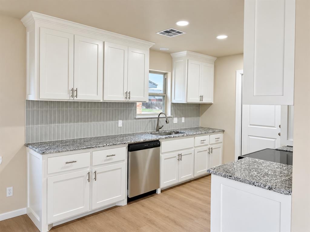709 Polk Street Property Photo 4