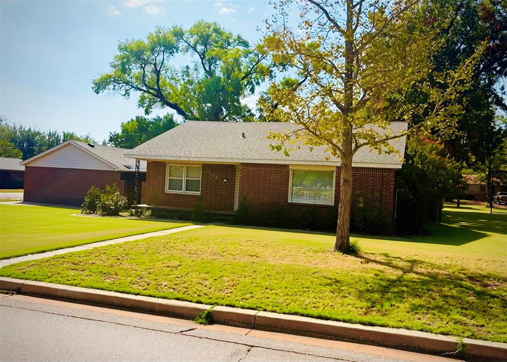 1204 W C Avenue Property Photo 2