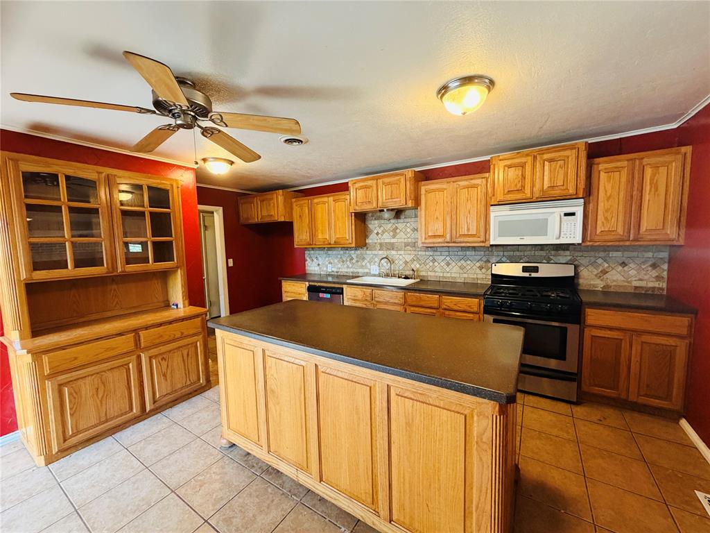 1204 W C Avenue Property Photo 4