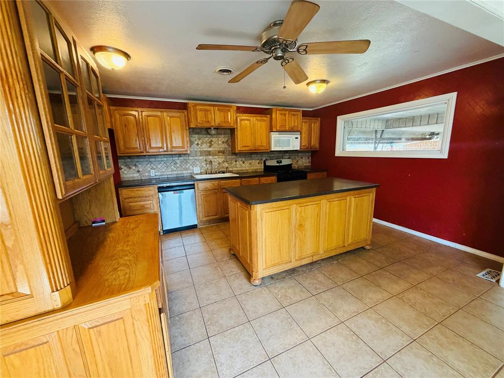 1204 W C Avenue Property Photo 5