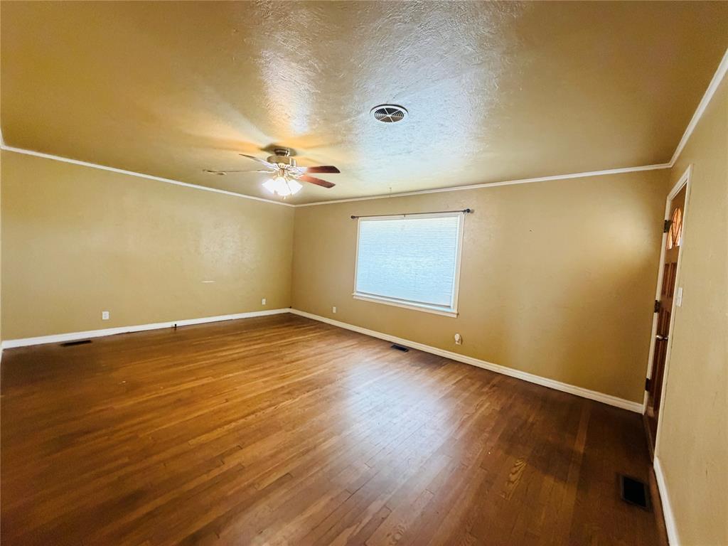 1204 W C Avenue Property Photo 11