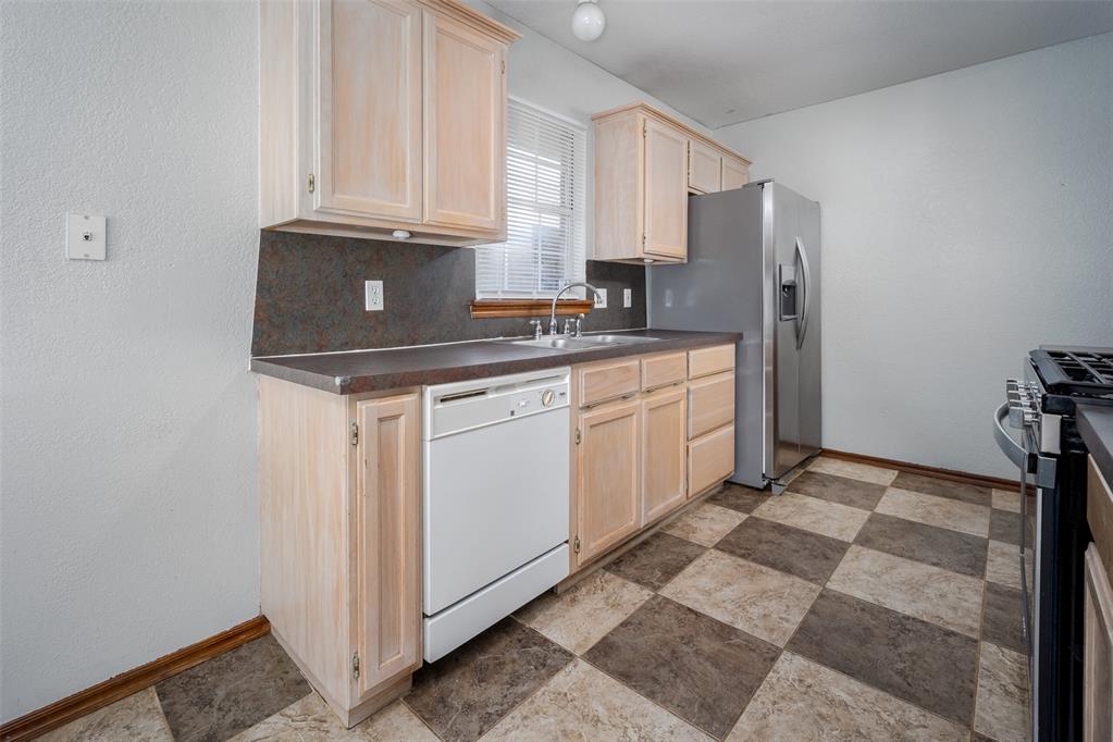 424 Crest Place Property Photo 5