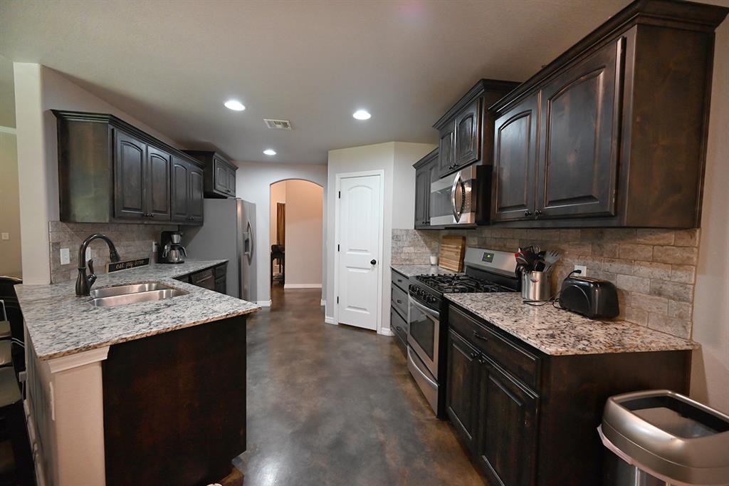 204 N Boardwalk Street Property Photo 4