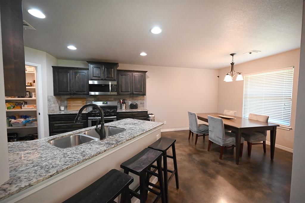 204 N Boardwalk Street Property Photo 6