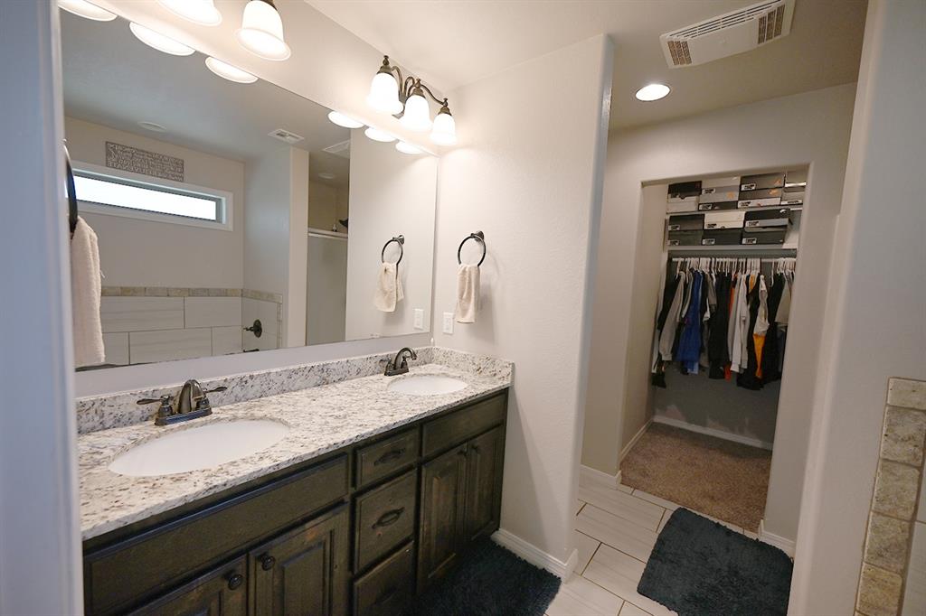 204 N Boardwalk Street Property Photo 9