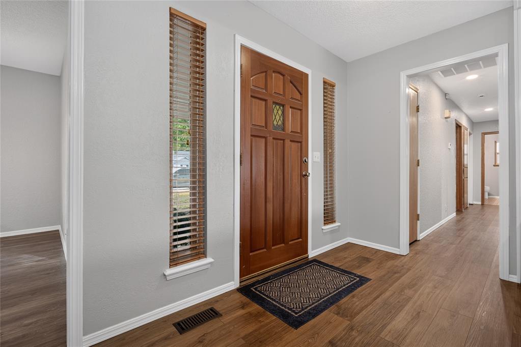 1724 Still Water Lane Property Photo 4