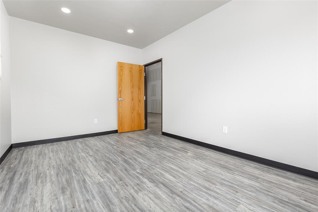 8101 Silver Crossing 320 Property Photo 6