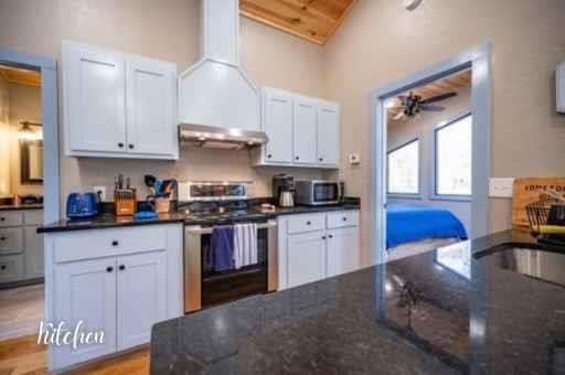 138 Pickleberry Trail Property Photo 5