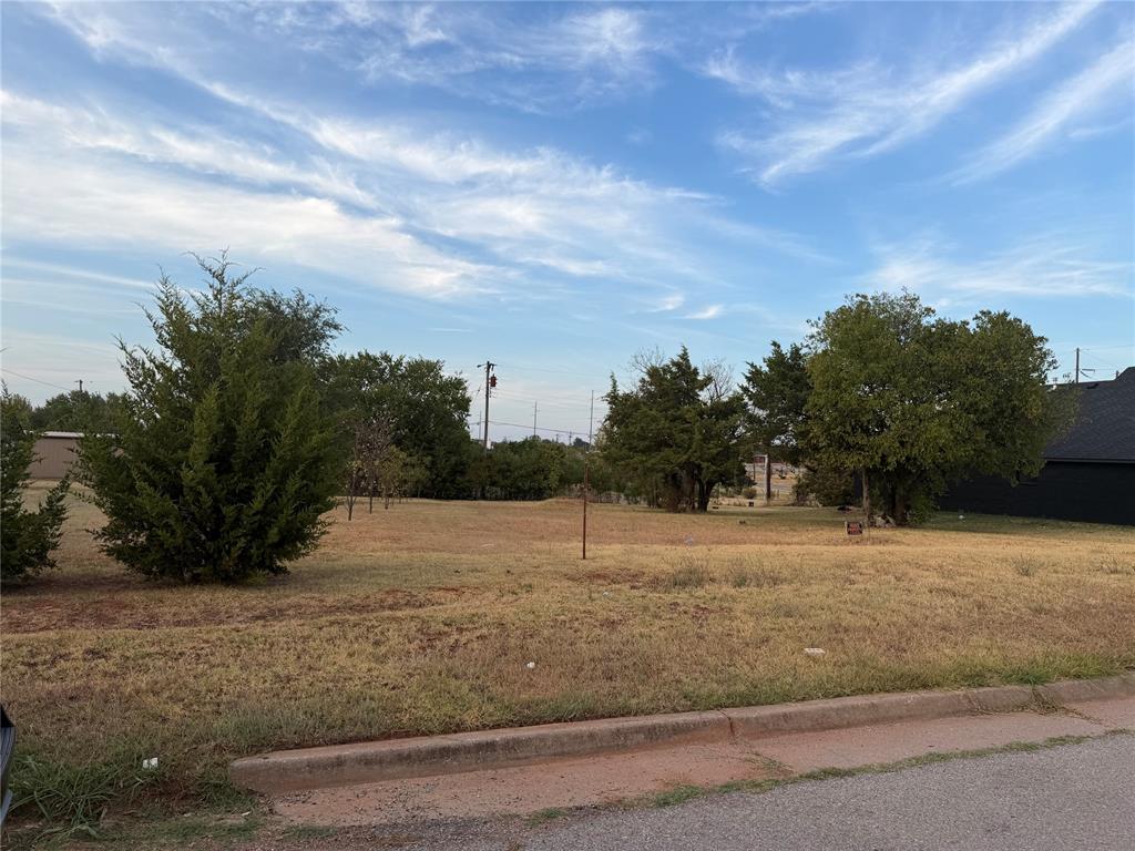 943 E Hill Street Property Photo 2