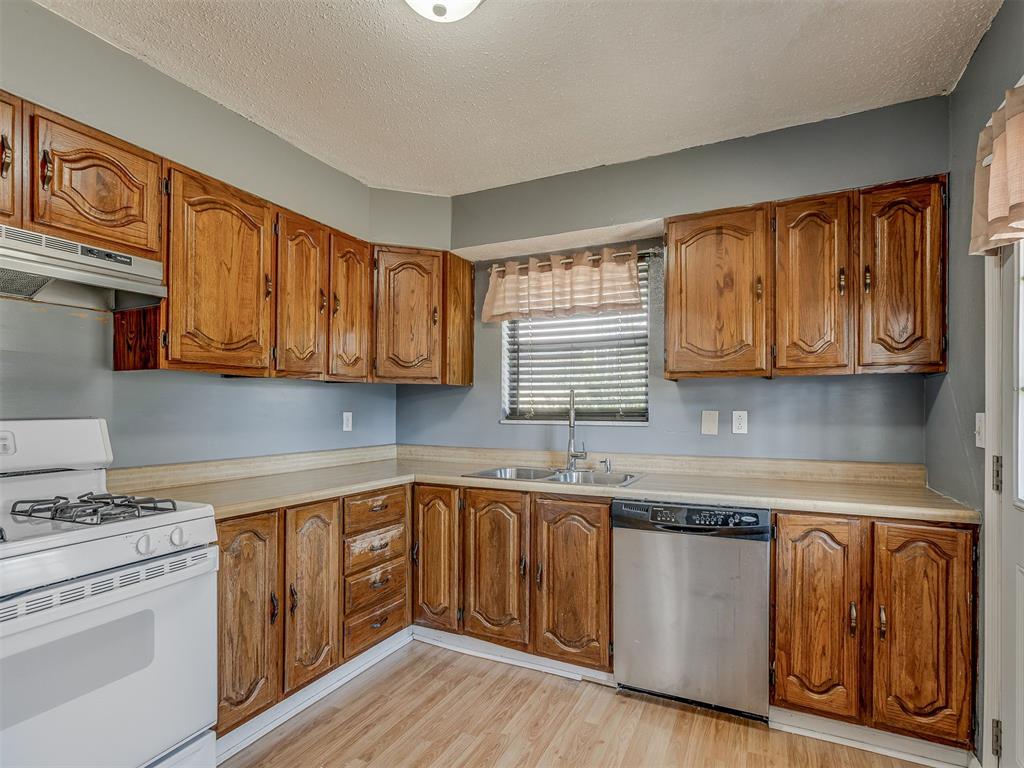 3801 Nw 51st Street Property Photo 15