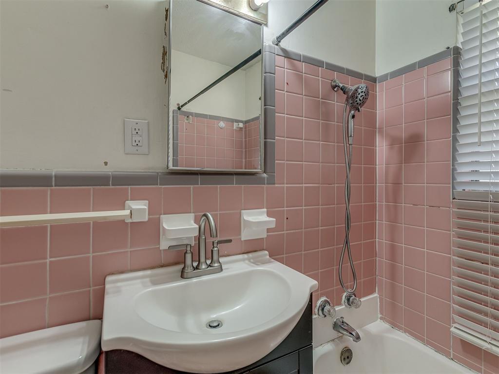 3801 Nw 51st Street Property Photo 25