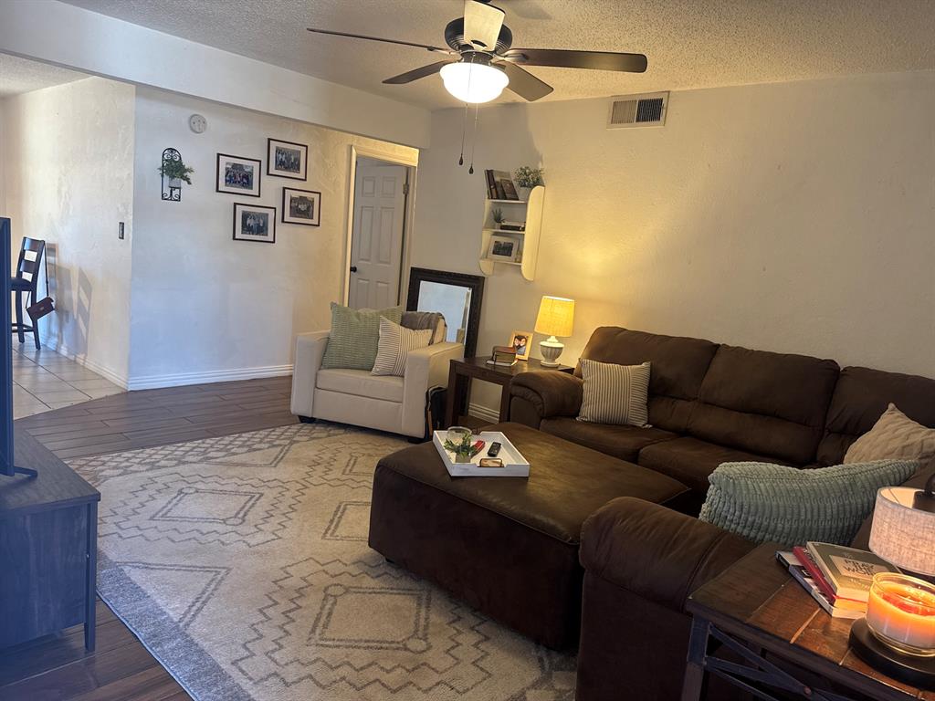 4912 S Dimple Drive Property Photo 3