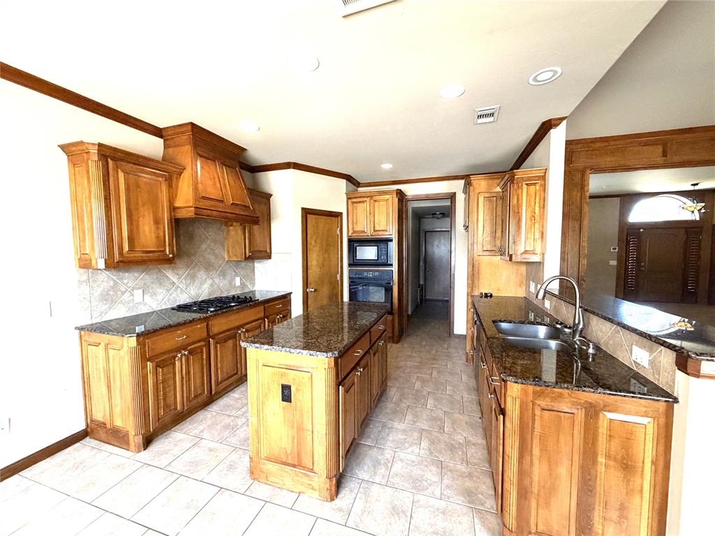 18309 El Greco Drive Property Photo 4