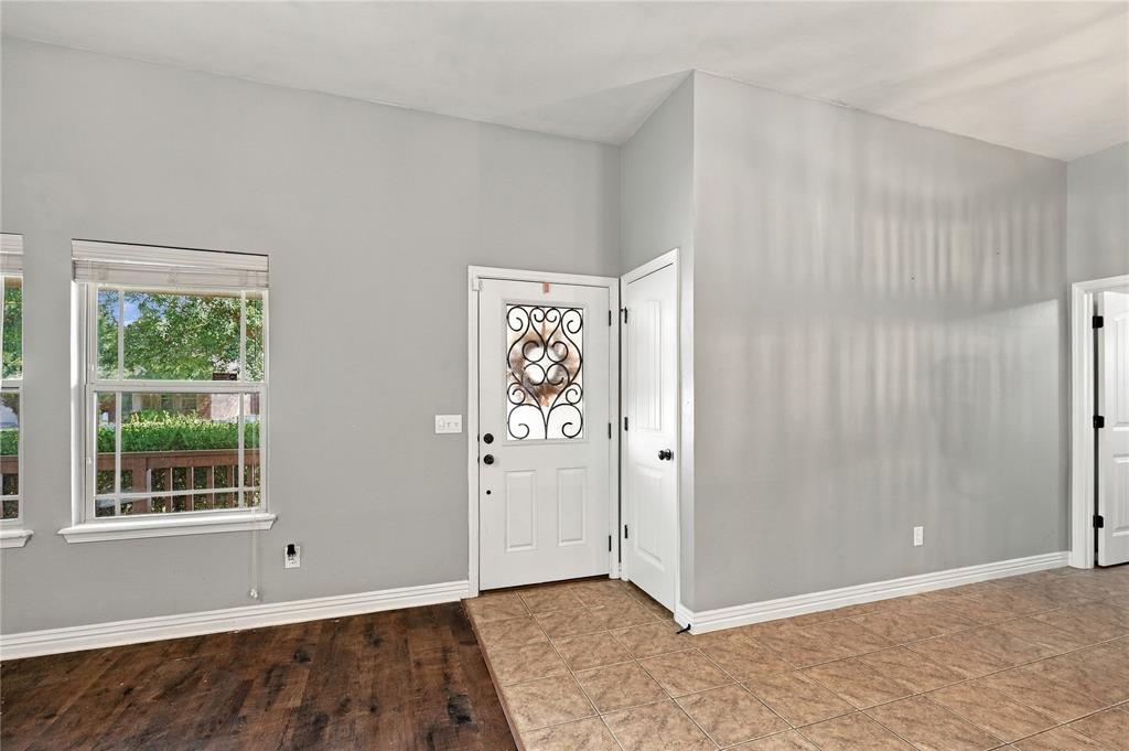 106 N Boardwalk Street Property Photo 4