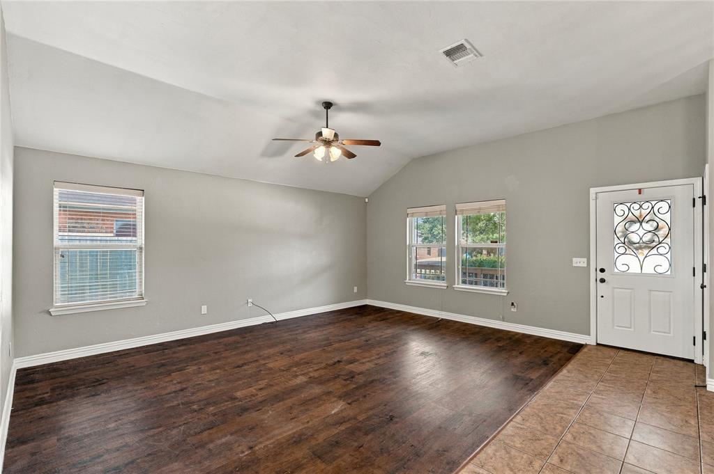 106 N Boardwalk Street Property Photo 5