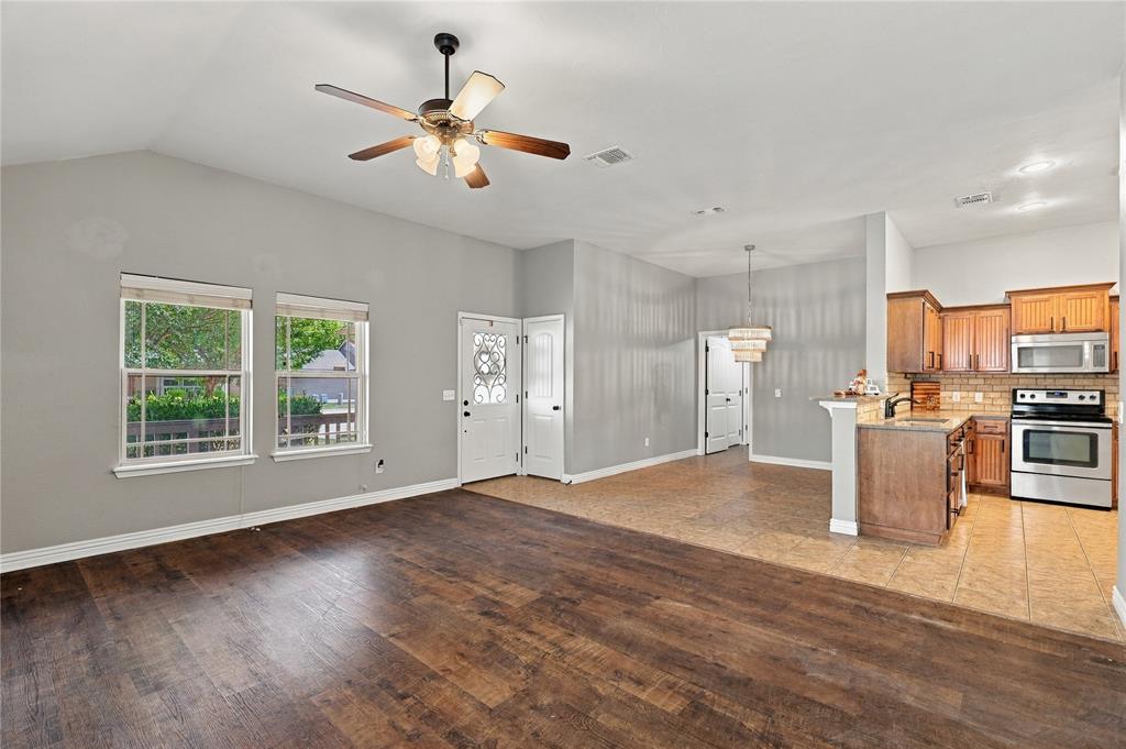106 N Boardwalk Street Property Photo 6