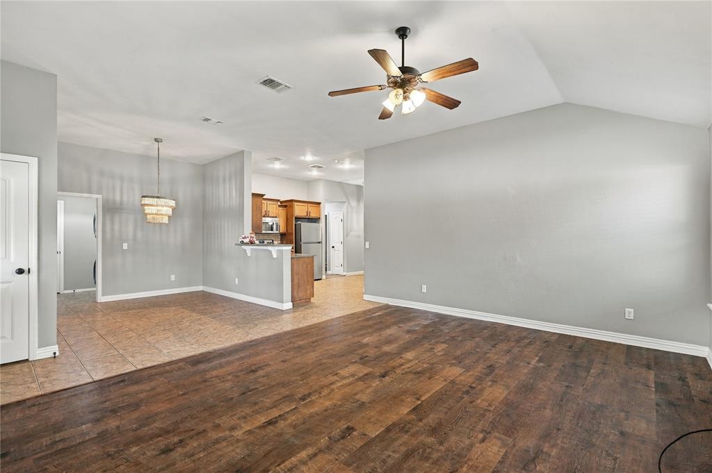 106 N Boardwalk Street Property Photo 7