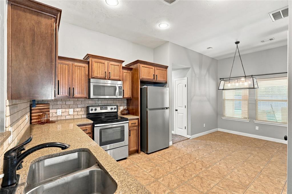 106 N Boardwalk Street Property Photo 11