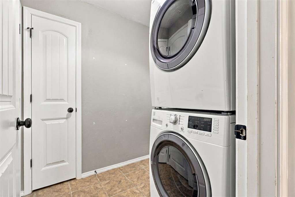 106 N Boardwalk Street Property Photo 28