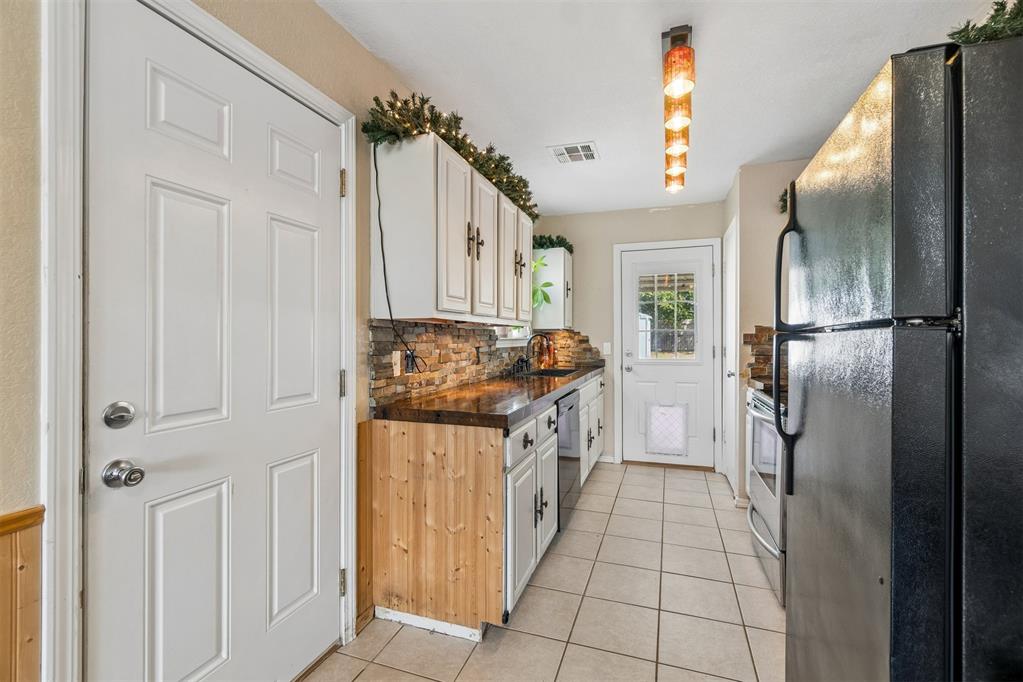 15612 Acacia Road Property Photo 15