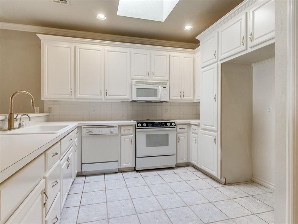 953 Heather Glen Drive Property Photo 2