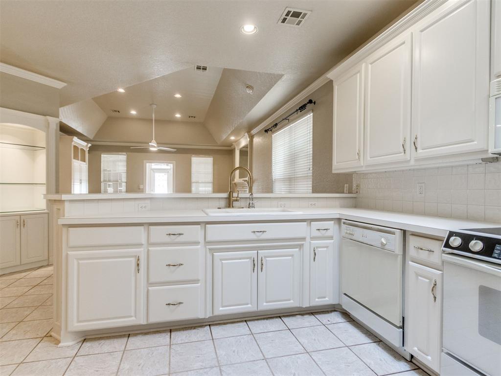953 Heather Glen Drive Property Photo 6