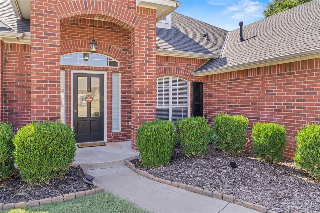 21574 Lake Shadows Drive Property Photo 4