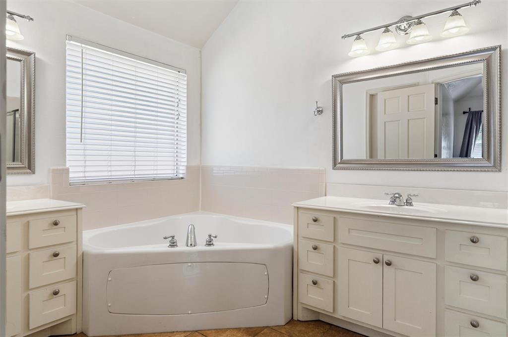 21574 Lake Shadows Drive Property Photo 19