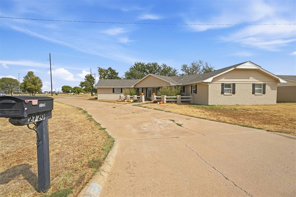 2720 N Robin Street Property Photo 2