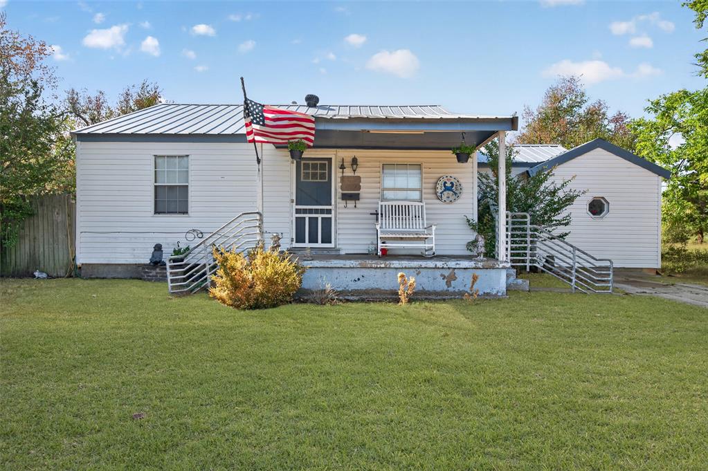 1113 W Arkansas Avenue Property Photo 1